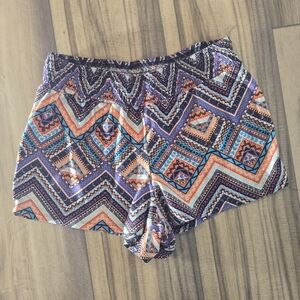Bobbie Brooks Multicolor Geometric Shorts. Size Large. Lightweight.